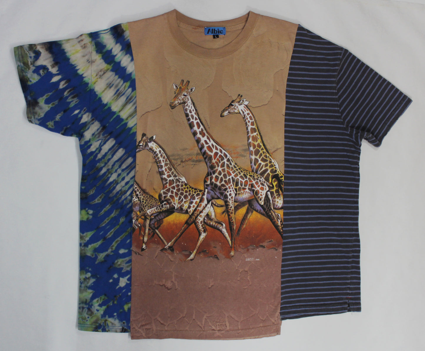 Giraffe Tee size L