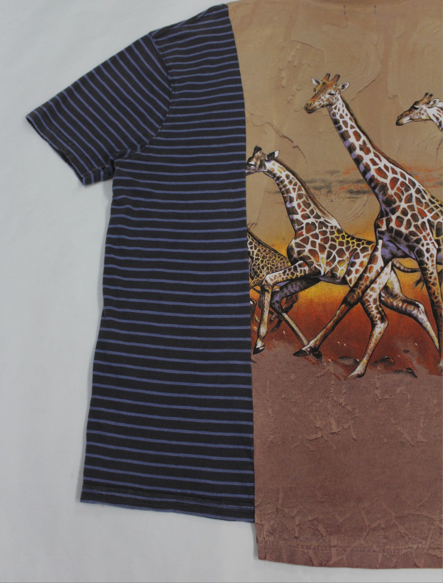 Giraffe Tee size L