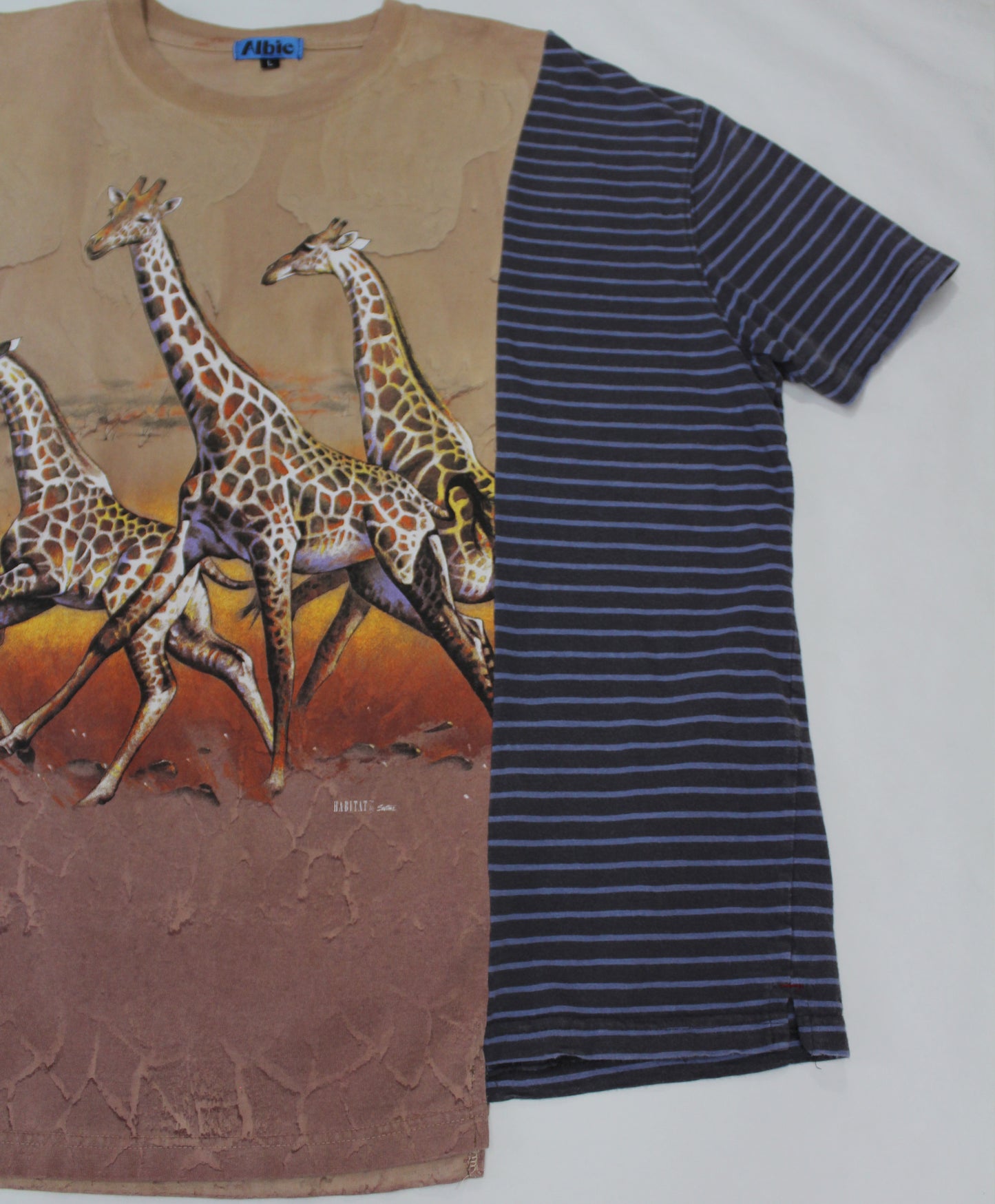 Giraffe Tee size L