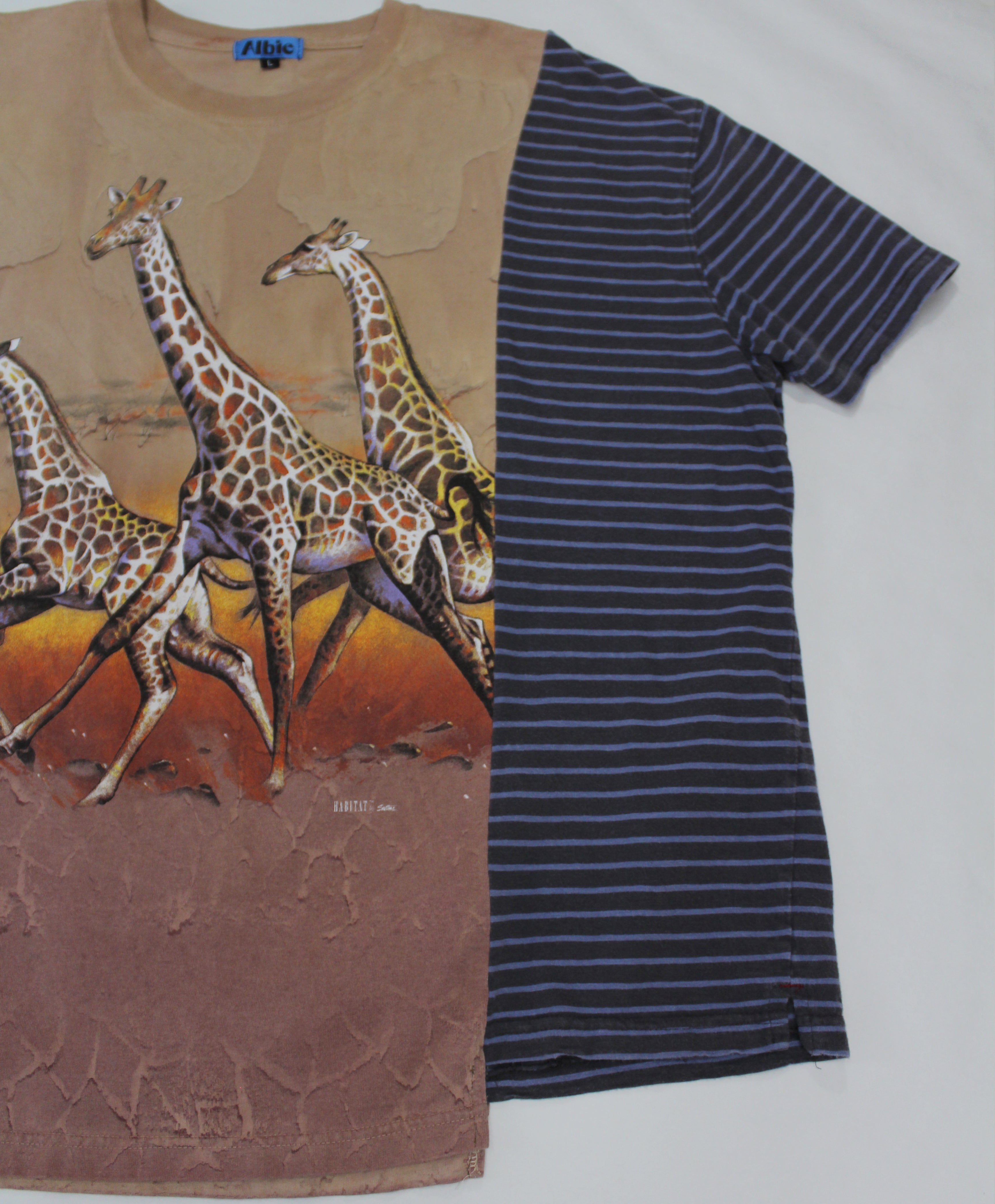 Giraffe Tee size L